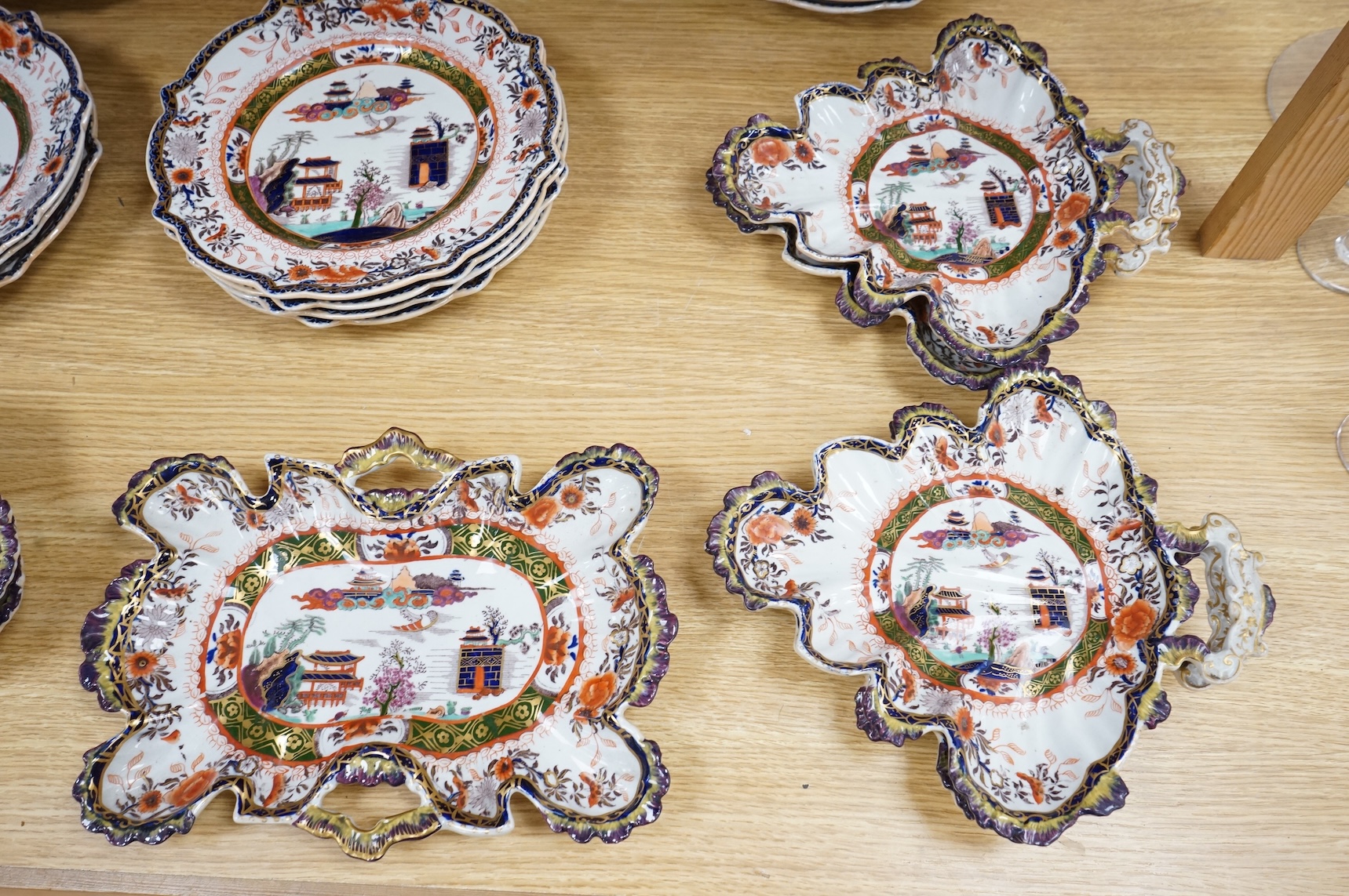 A Mason’s ironstone chinoiserie pattern part dessert service, c.1830-50, comport 15.5cm high